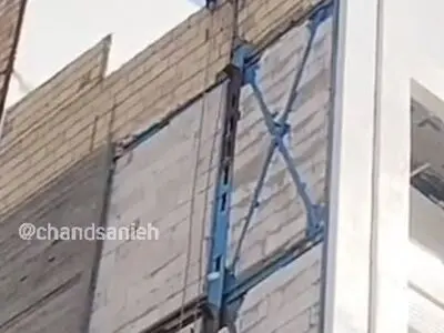فیلمی جالب از لحظه نجات کبوتر گرفتار در دیواره یک ساختمان مسکونی در بلوار سرافرازان مشهد توسط آتش‌نشانان 