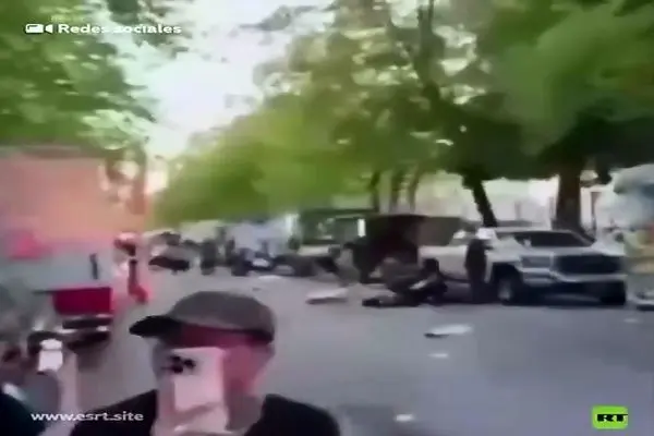 ورود خودرو به میان جمعیت در کانادا + فیلم