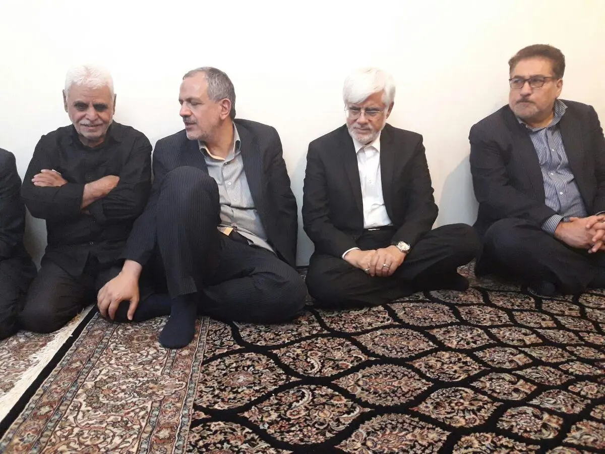 حضور اعضای فراکسیون امید در منزل یکی از شهدای حوادث تروریستی تهران+ تصاویر