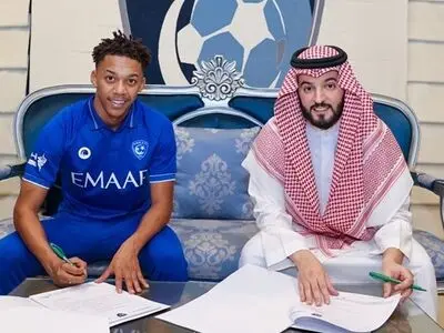  الهلال با مهاجمش تمدید کرد 