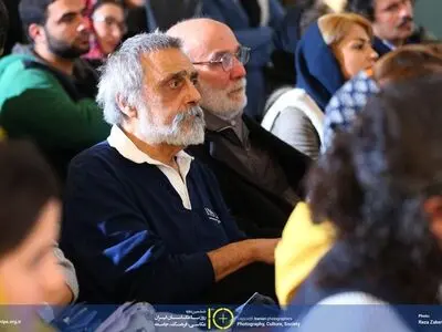 با عبارتِ «شهروند خبرنگار» و «عکاس خبرنگار» مخالفم 