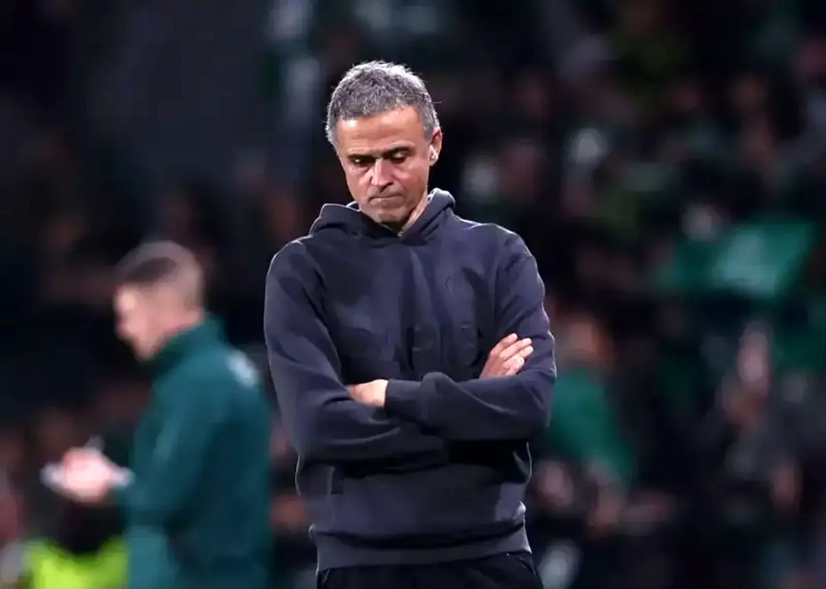   لوئیس انریکه پشت شوالیه ایستاد