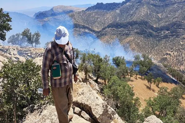آتش در ارتفاعات بلاله گیلانغرب دوباره شعله‌ور شد