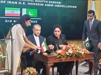 إیران وباکستان توقعان 4 وثائق ومذکرات تعاون