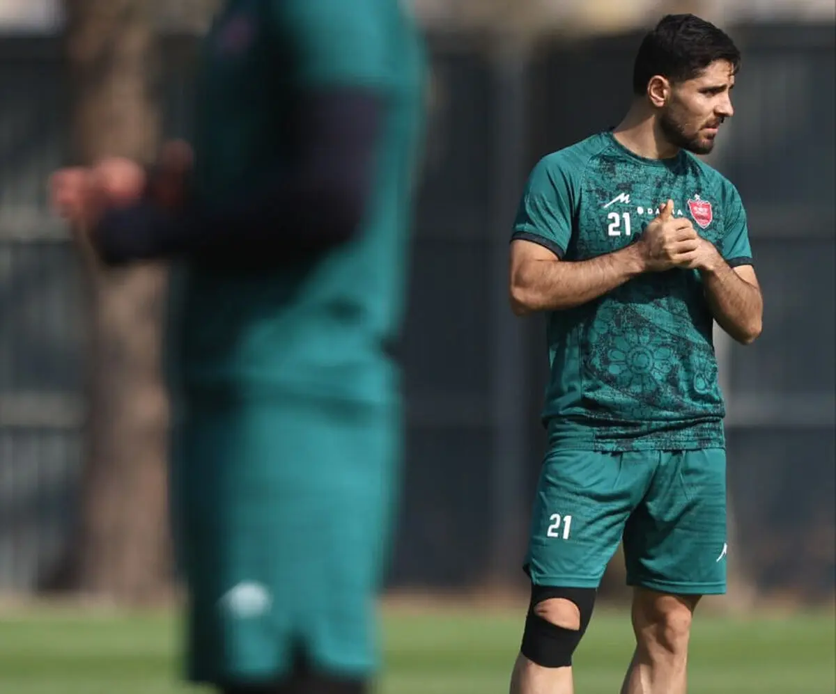 عمری با مراقبت ویژه از زانو به تمرین پرسپولیس برگشت