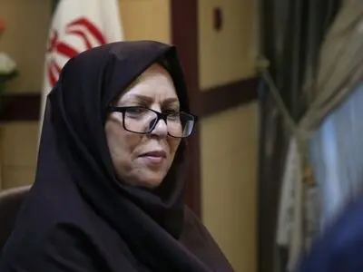 لباس و دستکش برای بیمارستان‌ها تامین شد/ مشکل کمبود ماسک N۹۵ همچنان پابرجاست/ کمک داوطلبانه ماماها به بیماران کرونا