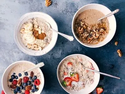 اوت میل یا میان وعده جو دوسر چیست؟