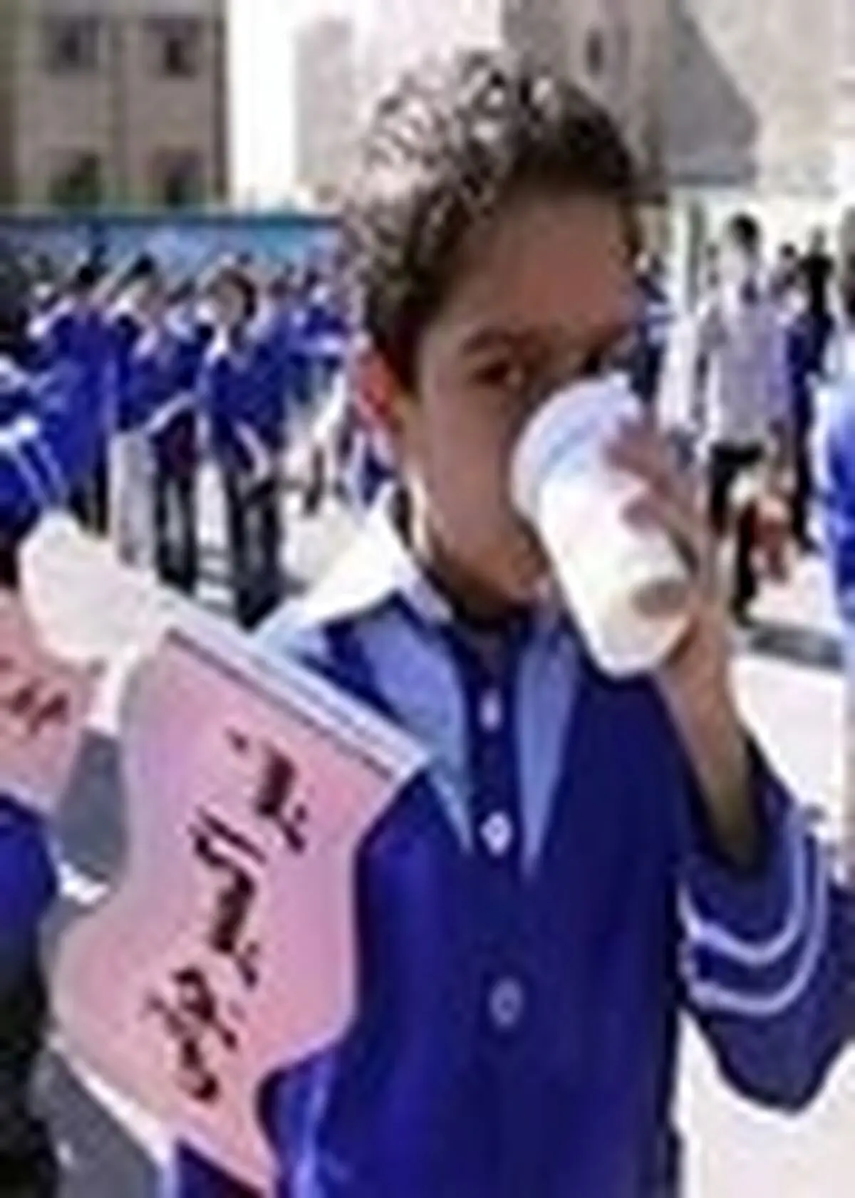 توزیع شیر رایگان بین ۶ هزار و ۵۰۰ دانش آموز رامسری