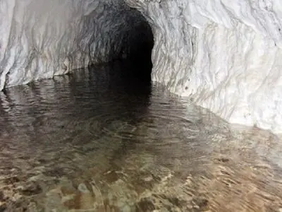 سطح آب‌های زیرزمینی استان بر اساس آمار ۲۰ ساله حدود ۶ متر افت داشته است