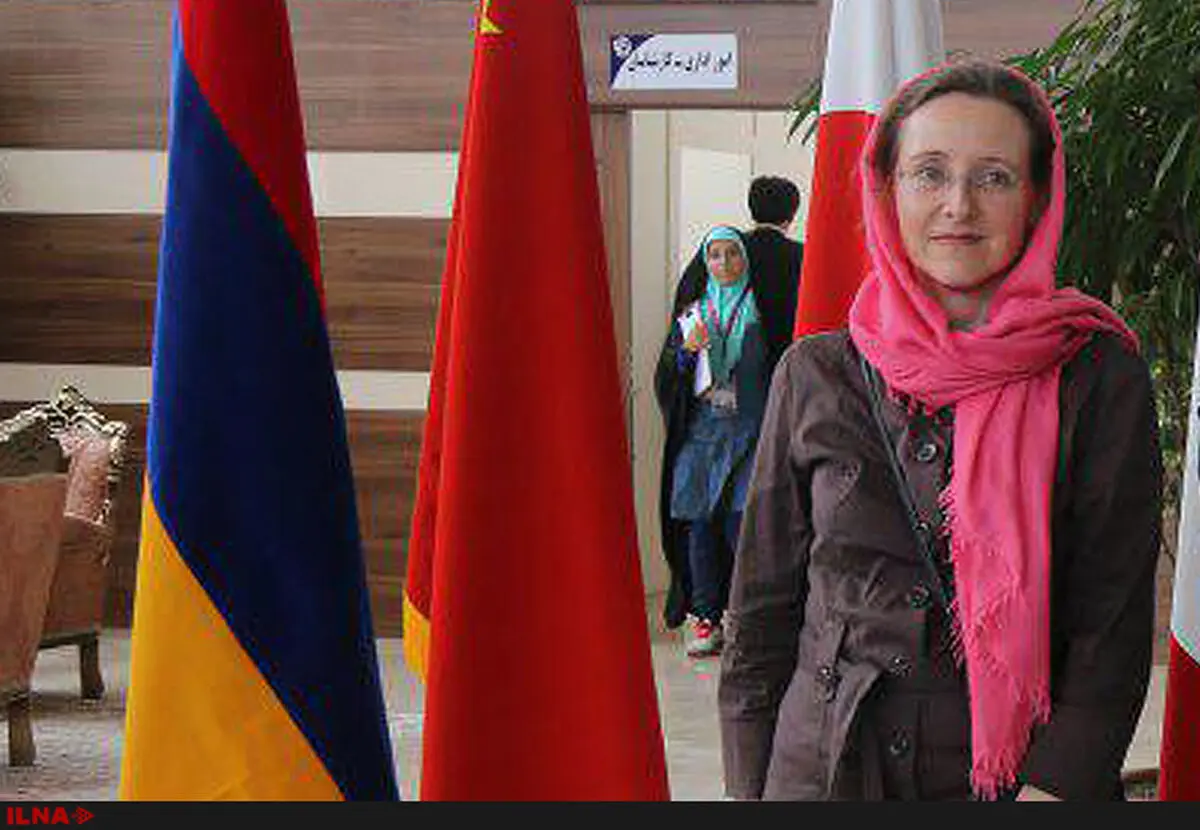 بهتر است فروش در نمایشگاه کتاب تهران تعطیل نشود/آگاهی ایرانیان از تازه‌های نشر پایین است