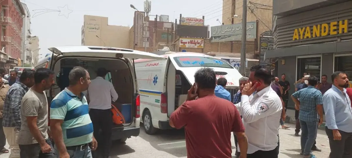 افزایش آمار مصدومان حادثه ریزش ساختمان در آبادان به ۲۱ نفر 