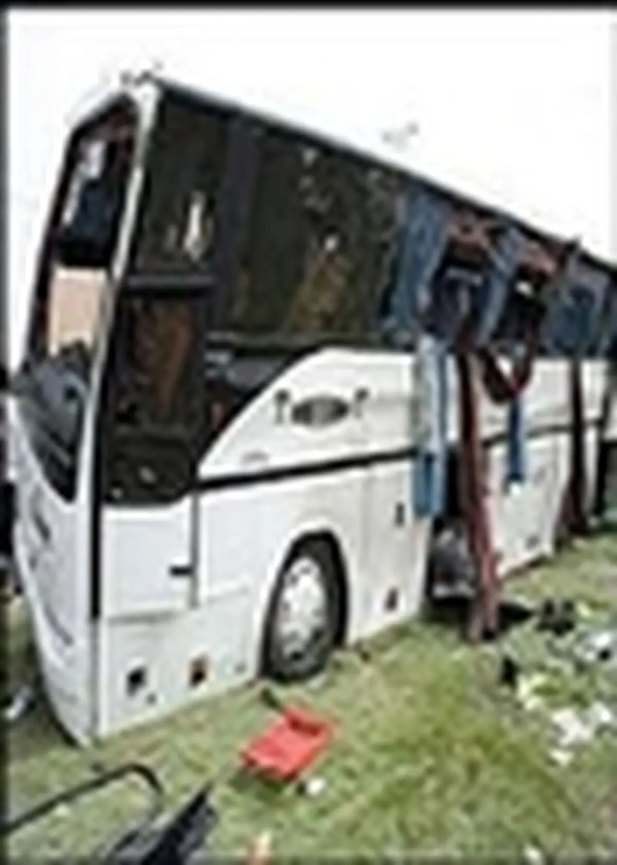 یک دستگاه اتوبوس مسافربری واژگون شد