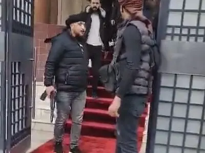 محمد قاضی الجلالی، نخست وزیر سوریه، خانه خود را ترک کرد تا اختیارات رسمی خود را به گروه های مسلح واگذار کند + فیلم