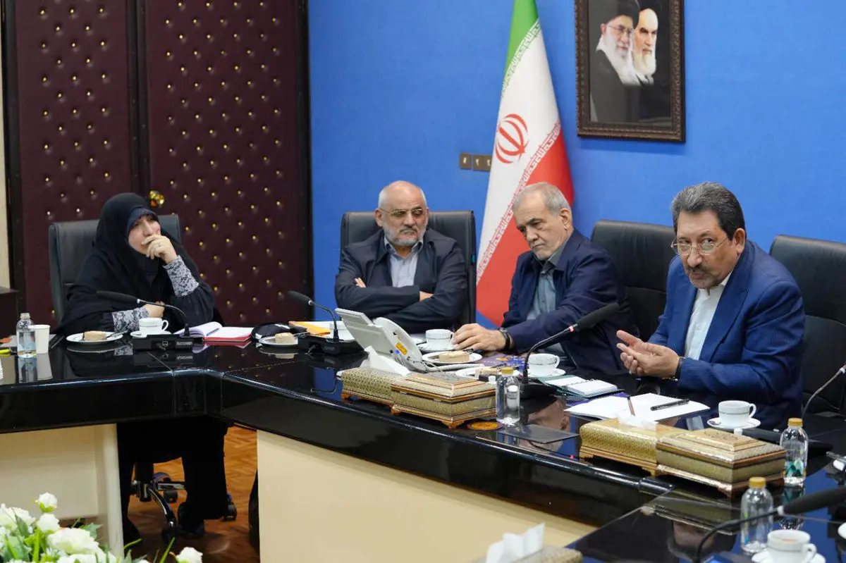 پایش وضعیت کالاهای اساسی در قرارگاه مرکزی تولید و تجارت/ آغاز پرداخت تسهیلات ارزی و ریالی به واحدهای صنعتی و پتروشیمی