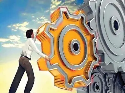 روح بخش خصوصی در ایران خسته است / خصوصی‌ها در تنگنای تحریم‌های داخلی و خارجی/ افراد کاربلد و حاذق در بدنه دولت اشتغال ندارند