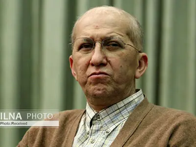بسیاری از نمایندگان فقط وسط لحاف می‌خوابند و با همه رفیقند/ مجلس جای کتک خوردن است، نه شیخوخیت و پدرخواندگی