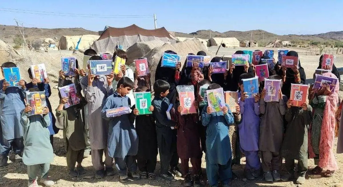 بیش از ۶ هزار بسته لوازم‌‌التحریر بین دانش‌آموزان نیازمند در سه شهرستان استان سیستان‌وبلوچستان توزیع شد