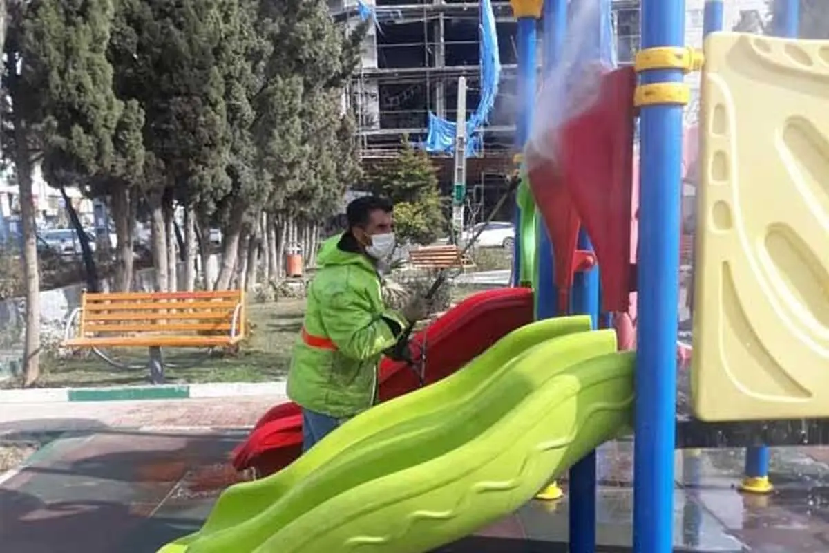 ضدعفونی کردن بوستان‌ها و مبلمان شهری قم، هر روز یکبار