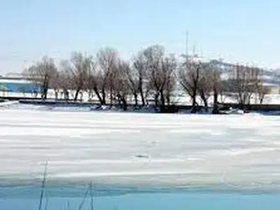 دریاچه گرداب بن بر اثر کاهش دما یخ زد