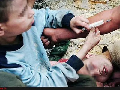معتادانِ کودک را به کمپ‌ها ارجاع نمی‌دهیم/ اعتیاد در بین کودکان کار و بدسرپرست بیشتر است/ ابراز نگرانی از آسان‌ترشدن تولید شیشه