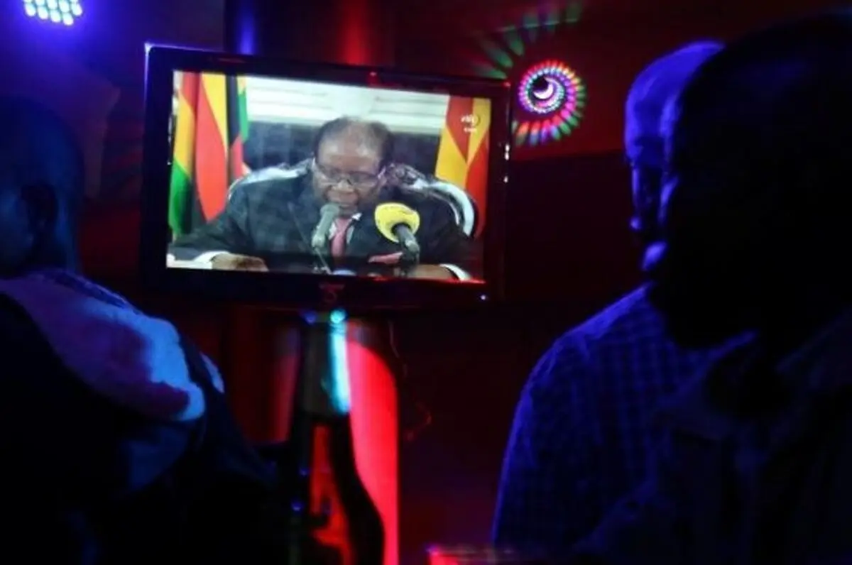 President Mugabe stuns Zimbabwe by defying pressure to resign
