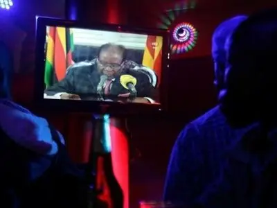 President Mugabe stuns Zimbabwe by defying pressure to resign
