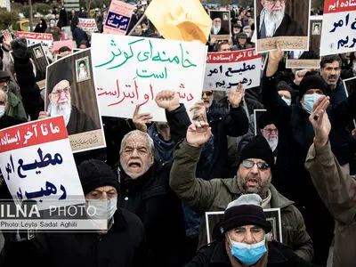 راهپیمایی نمازگزاران در اقدام توهین آمیز نشریه فرانسوی