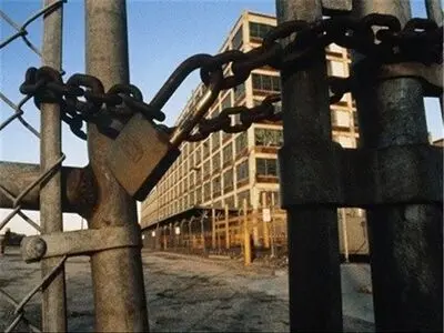 قصور تامین اجتماعی باعث تعطیلی کارخانه فرش تابان مهر شده است