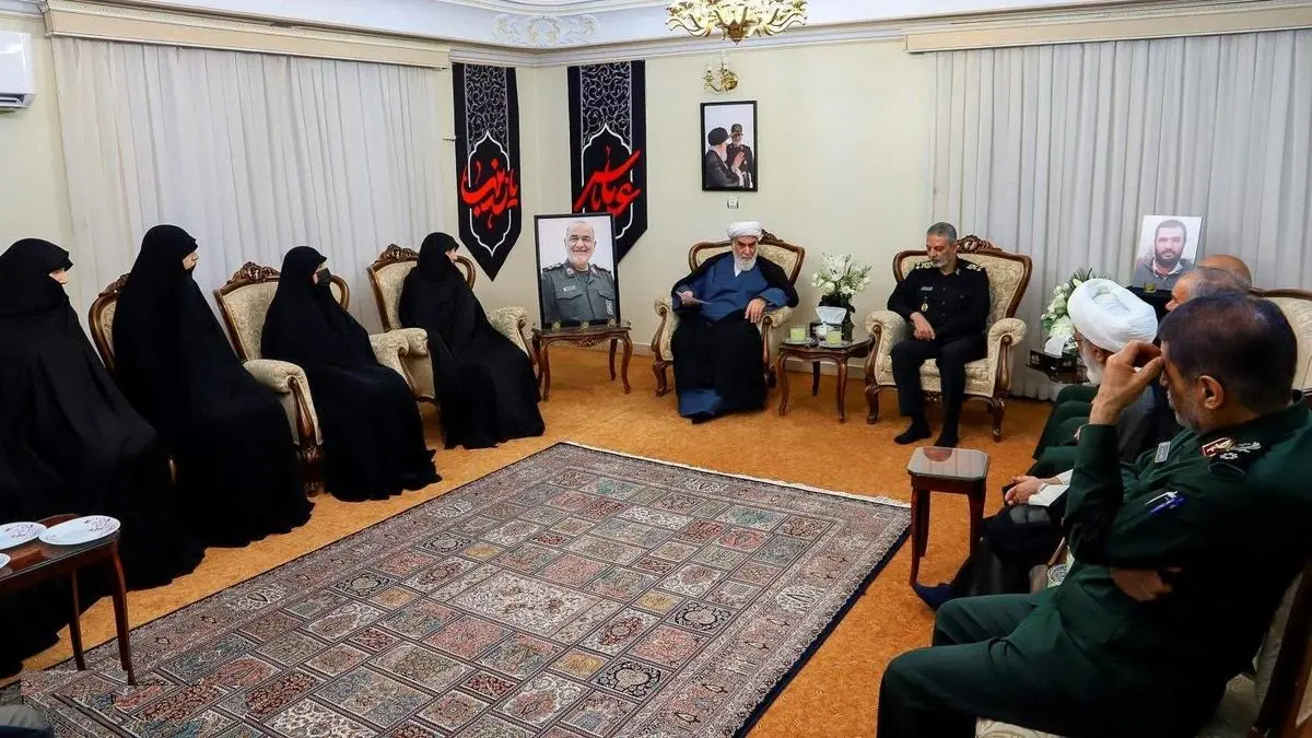 حضور رئیس دفتر رهبر انقلاب در منزل شهید سلامی