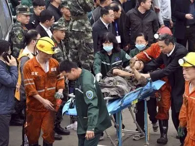 ۲ کشته و ۲۰ زخمی در پی ریزش معدن در شرق چین