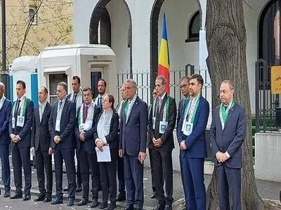 حضور سفرای کشورهای مسلمان در مقابل سفارت فلسطین در بخارست