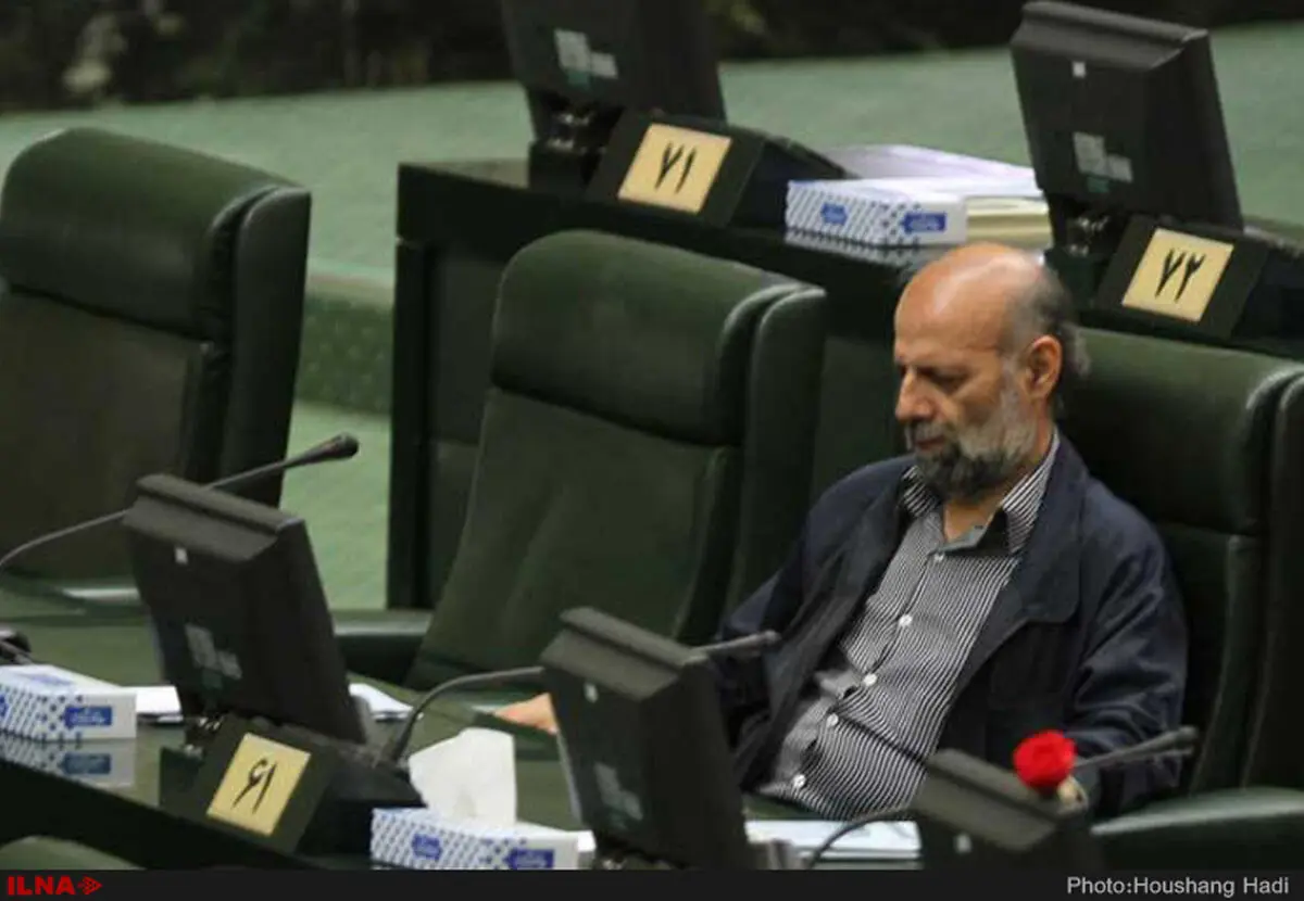 محجوب از توضیحات آوایی قانع شد