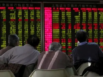 Asian stocks inch up, defy U.S. stimulus gloom