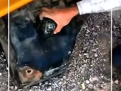 کشف ۱۰ کیلو هروئین از باک خودرو + فیلم