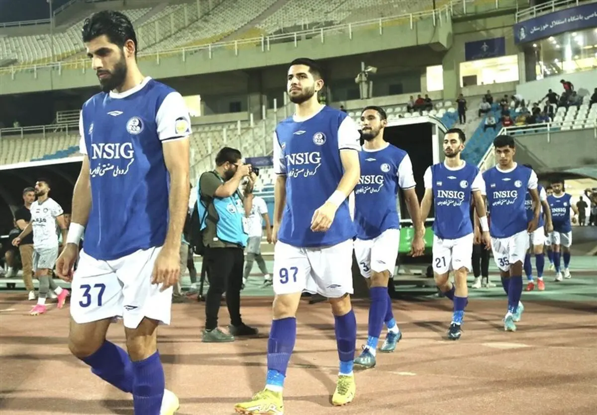  اعتراض استقلالی‌های خوزستان به پنالتی پرسپولیس با بیرون کشیدن تیم از زمین 