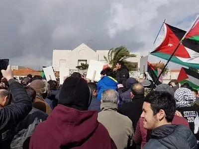 تجمع تظاهرکنندگان لبنانی در برابر سفارت آمریکا در اعتراض به معامله قرن