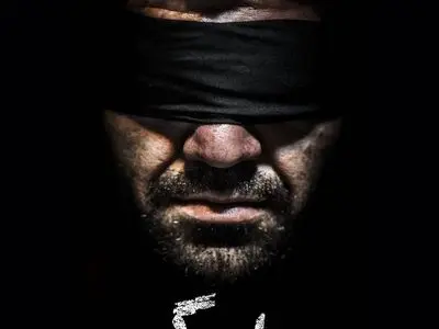نمایش «ساختگی» در تالار مولوی