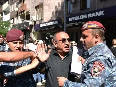 بازداشت ده‌ها فعال سیاسی در ارمنستان