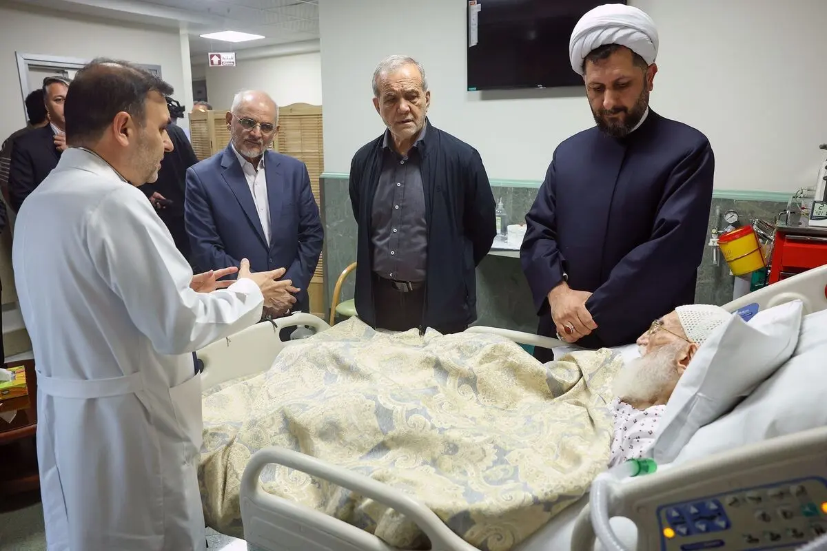عیادت پزشکیان از آیت‌الله نوری همدانی