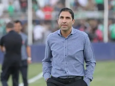 بطری‌پرانی هواداران پرسپولیس به سمت هاشمیان!