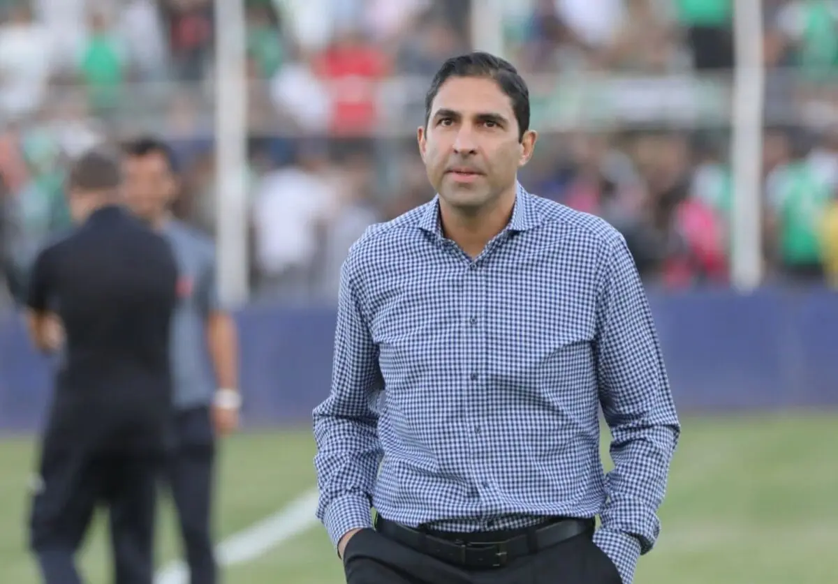 بطری‌پرانی هواداران پرسپولیس به سمت هاشمیان!