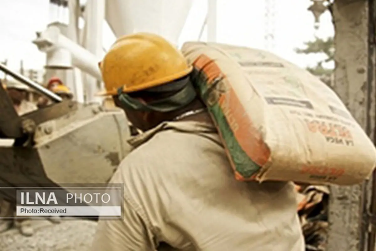 تعطیلی کارخانه سیمان نی‌ریز ادامه دارد/ نگرانی ۳۵۰ کارگر از بیکاری