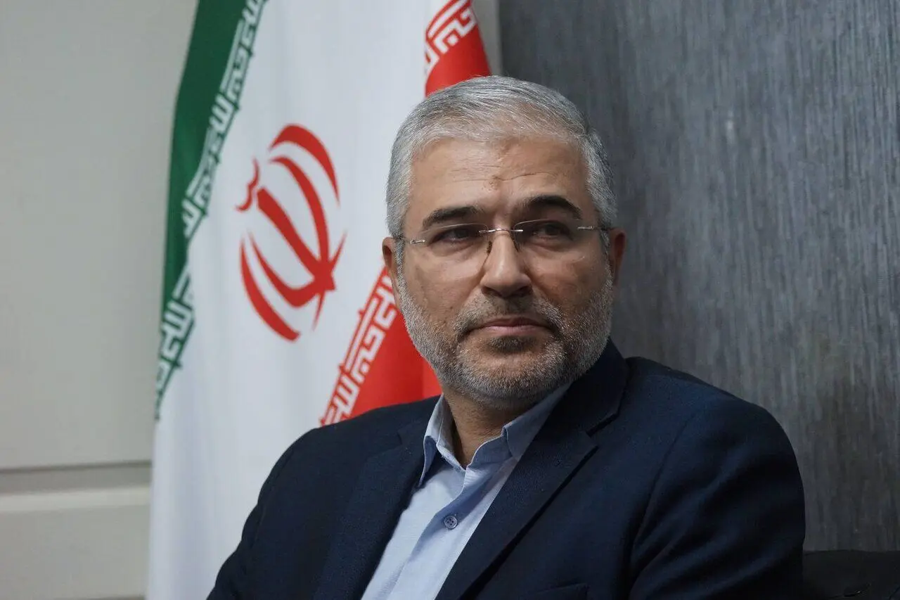 فلسفی در نطق میان‌ دستور: