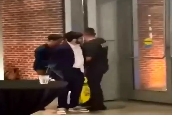 ویدئویی از لحظه بازداشت الیاس رودریگز مظنون ۳۰ ساله حادثه تیراندازی مقابل موزه یهود واشنگتن دی.سی