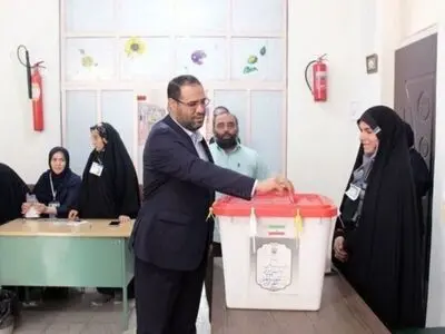 وزیر آموزش و پرورش رای خود را به صندوق انداخت