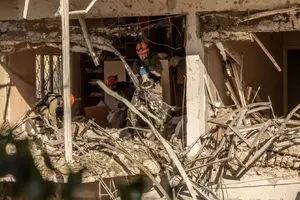 اصابت پرتابه دشمن به سوله شرکت فولاد آسیا در اهواز؛ یک نفر شهید و 2 نفر مصدوم شدند