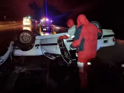 واژگونی پژو پارس در آزاد راه شاهچراغ (ع) با ۳ مصدوم و یک فوتی