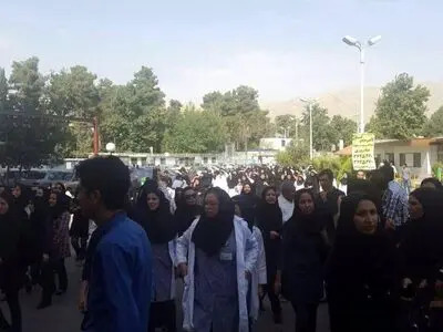 تجمع پرستارن اصفهانی در مقابل استانداری/ مطالبات ما را بدهید