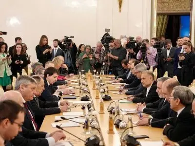 وزیر خارجیه إیران يجري مباحثات مع نظیره الروسي في موسکو