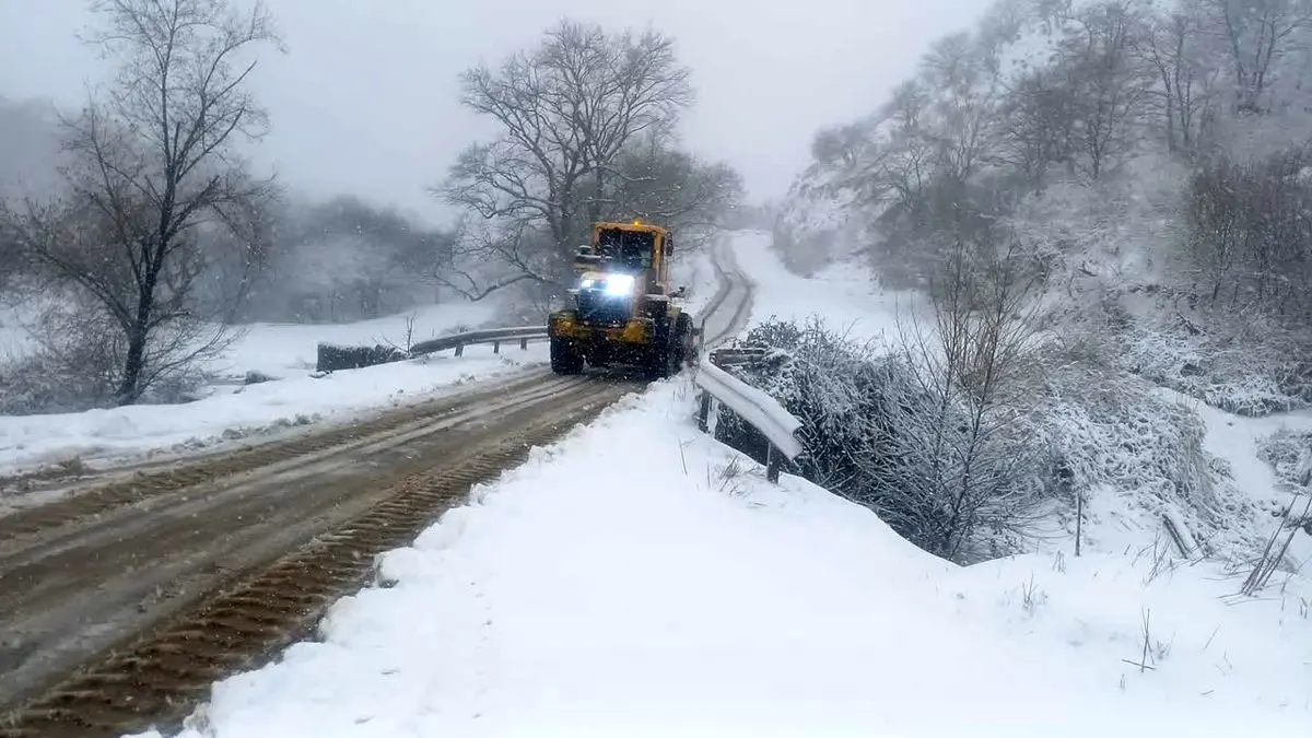 برفروبی ۱۶ هزار و ۳۶۵ کیلومتر باند در محورهای گلستان
